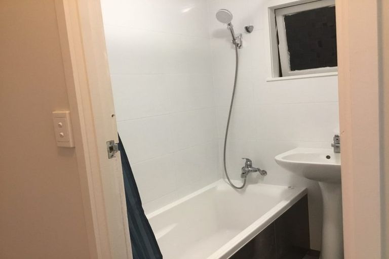 Photo of property in 2/101 Hillside Road, Glenfield, Auckland, 0627