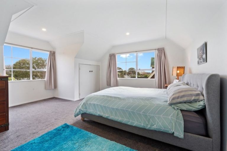 Photo of property in 37 Lachlan Drive, Dinsdale, Hamilton, 3204