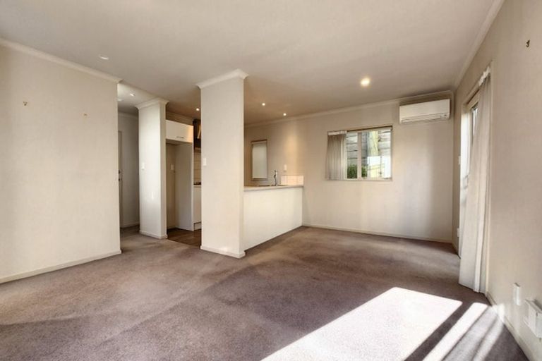 Photo of property in 16u6 Black Rock Road, Newlands, Wellington, 6037