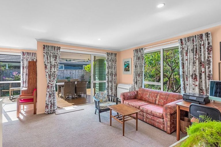 Photo of property in 82 Waipunahau Road, Waikanae, 5036