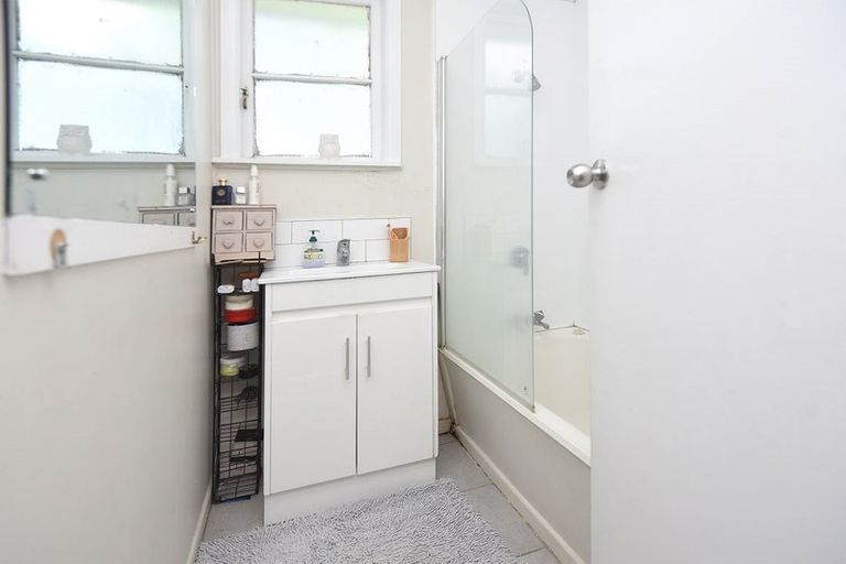Photo of property in 98 Mahia Road, Manurewa, Auckland, 2102