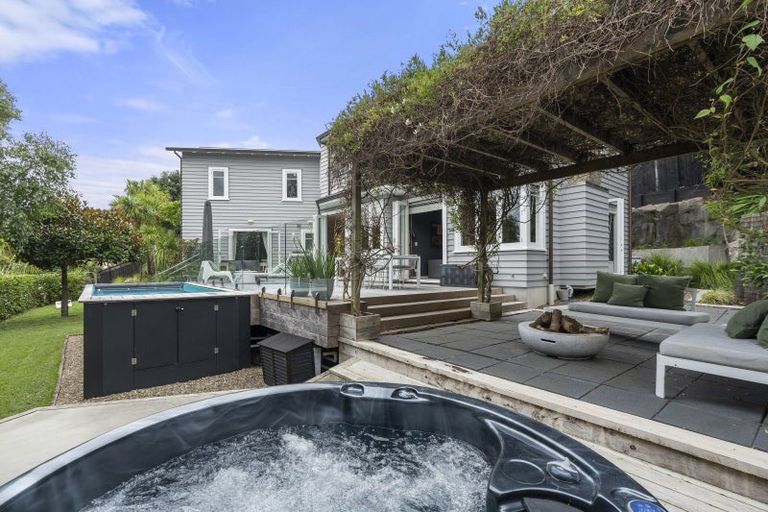 Photo of property in 28a Waterview Road, Stanley Point, Auckland, 0624