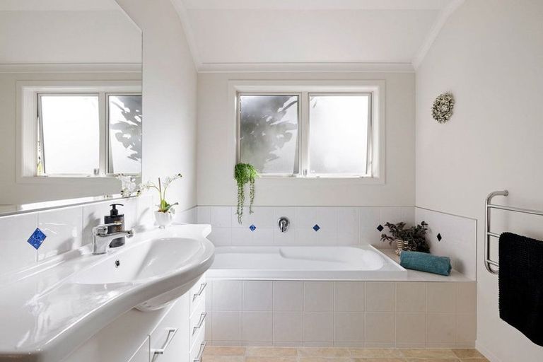 Photo of property in 11 Norfolk Drive, Cambridge, 3434