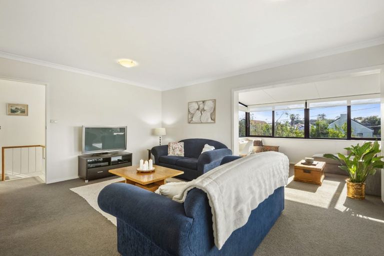 Photo of property in 33 Eversleigh Road, Belmont, Auckland, 0622