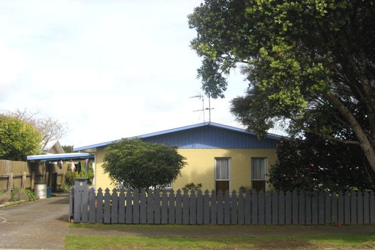 Photo of property in 6 Sarten Street, Waitara, 4320