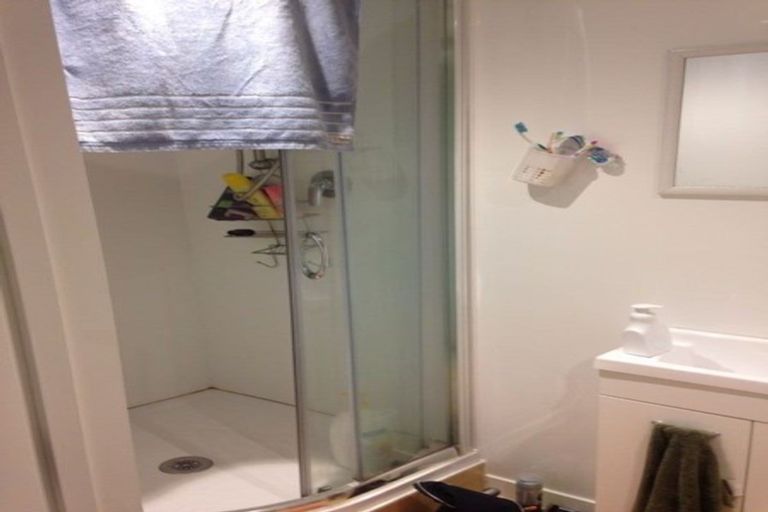 Photo of property in 120 Sunset Road, Unsworth Heights, Auckland, 0632