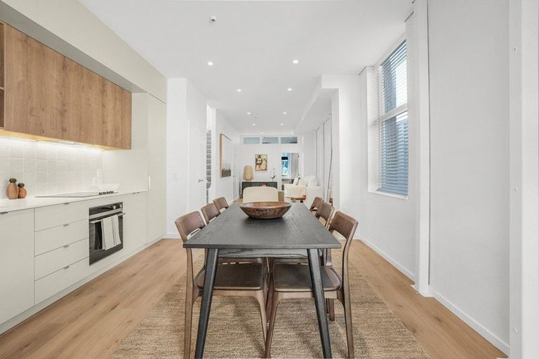 Photo of property in 1/11 Courtenay Place, Te Aro, Wellington, 6011