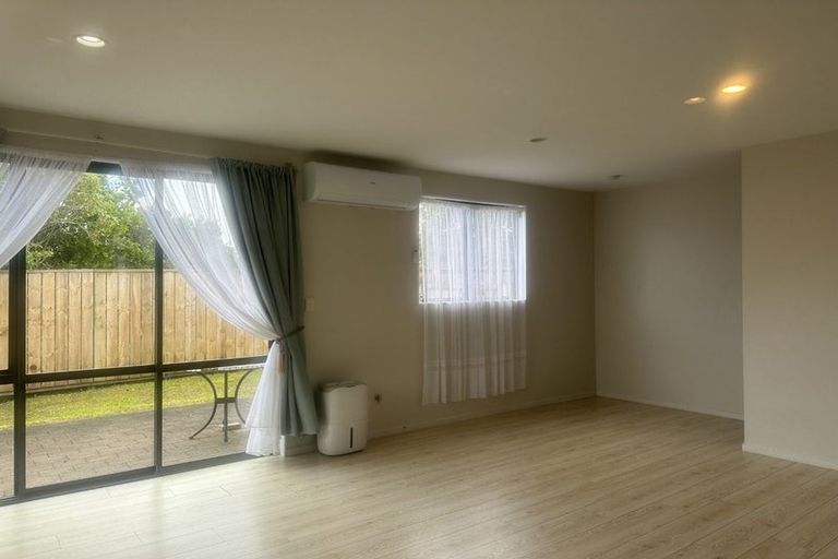 Photo of property in 27/22 Northcross Drive, Oteha, Auckland, 0632