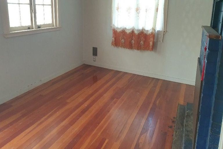 Photo of property in 119 Mcleod Road, Te Atatu South, Auckland, 0610