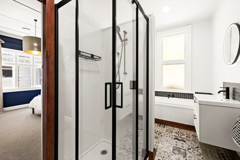 Photo of property in 45 Faraday Street, Hospital Hill, Napier, 4110