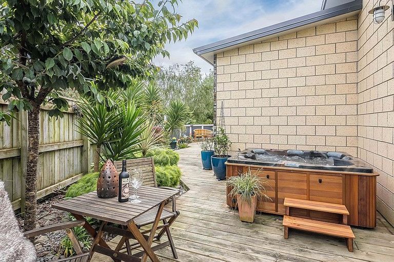 Photo of property in 208 Mazengarb Road, Paraparaumu, 5032