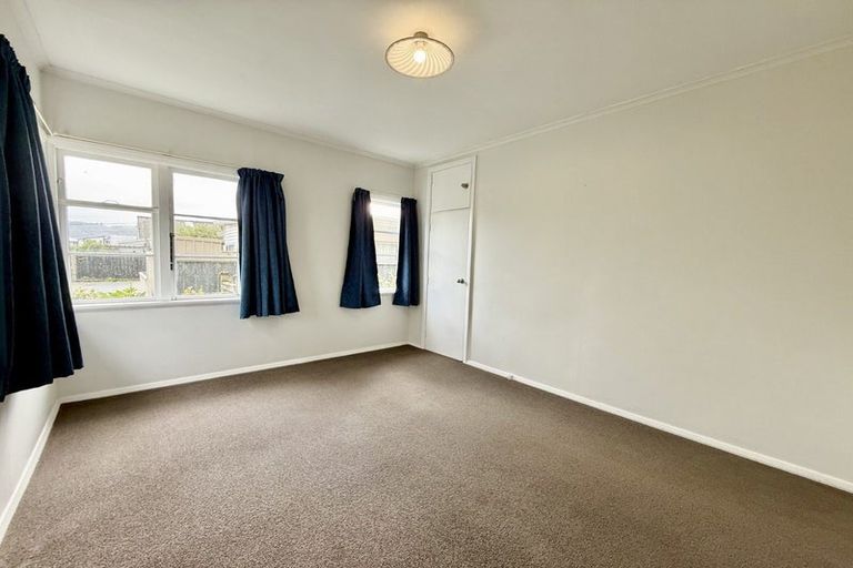 Photo of property in 11 Seddon Street, Naenae, Lower Hutt, 5011