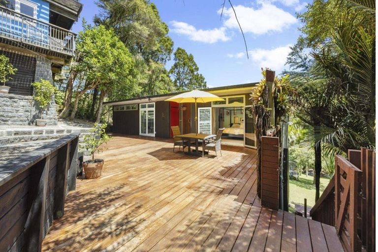 Photo of property in 609 South Titirangi Road, Titirangi, Auckland, 0604