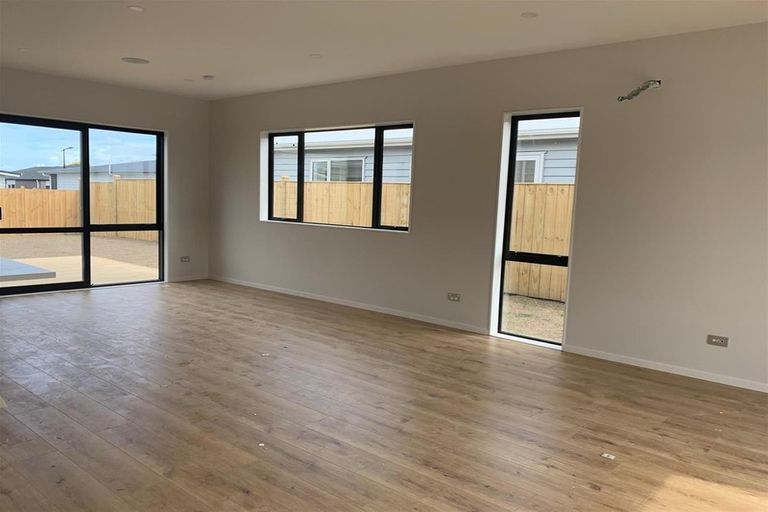 Photo of property in 18 Holcroft Street, Papakura, 2110