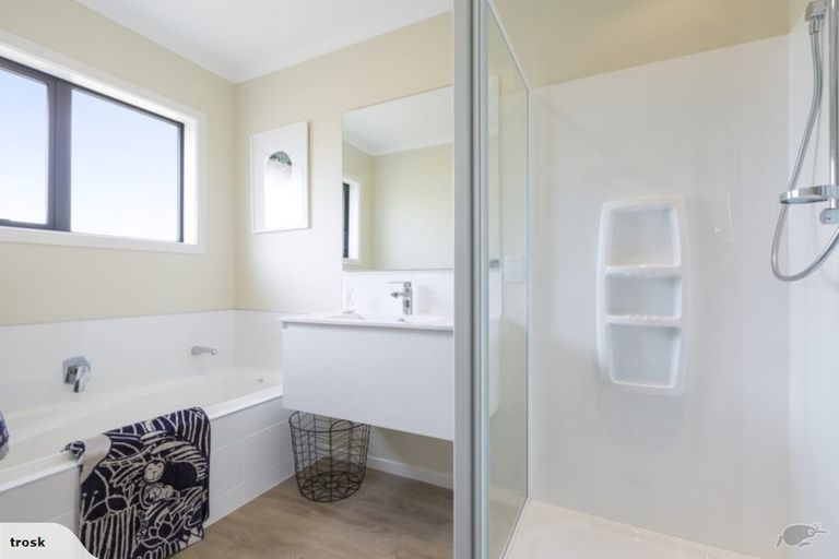 Photo of property in 7 Trosk Place, Waiuku, 2123