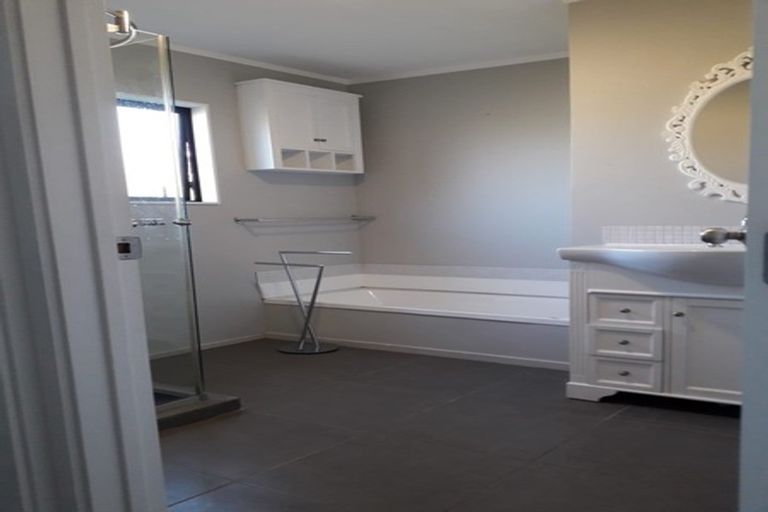 Photo of property in 11 Lasque Place, Glen Eden, Auckland, 0602