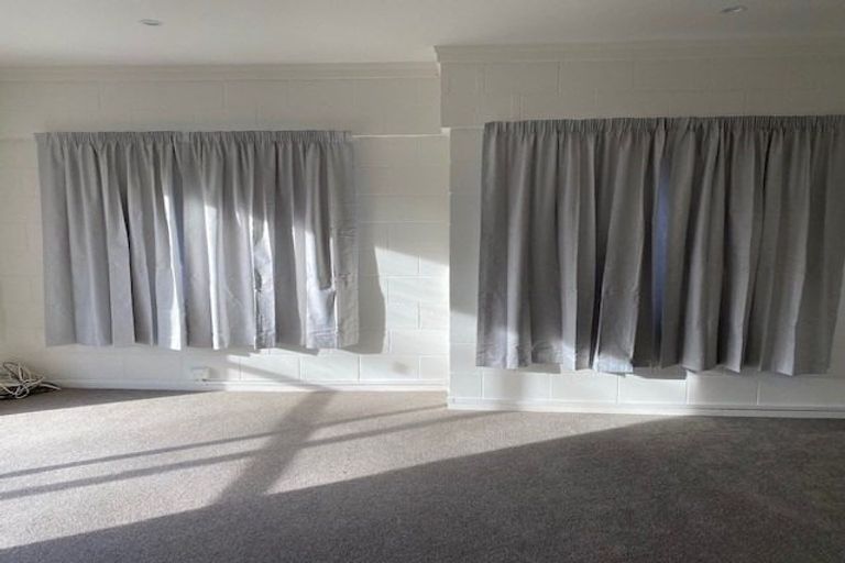 Photo of property in 12 Prince Regent Drive, Half Moon Bay, Auckland, 2012