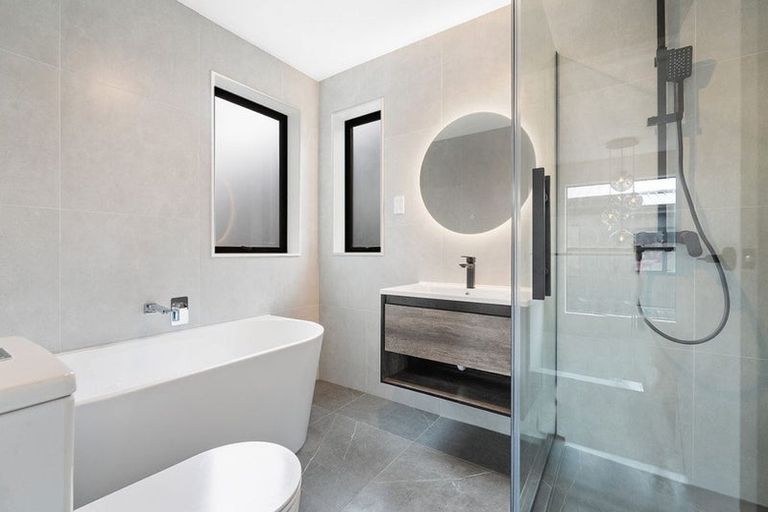 Photo of property in 21 Pohewa Road, Silverdale, 0932