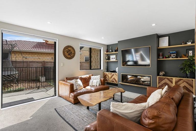 Photo of property in 112 Grand Drive, Orewa, 0931