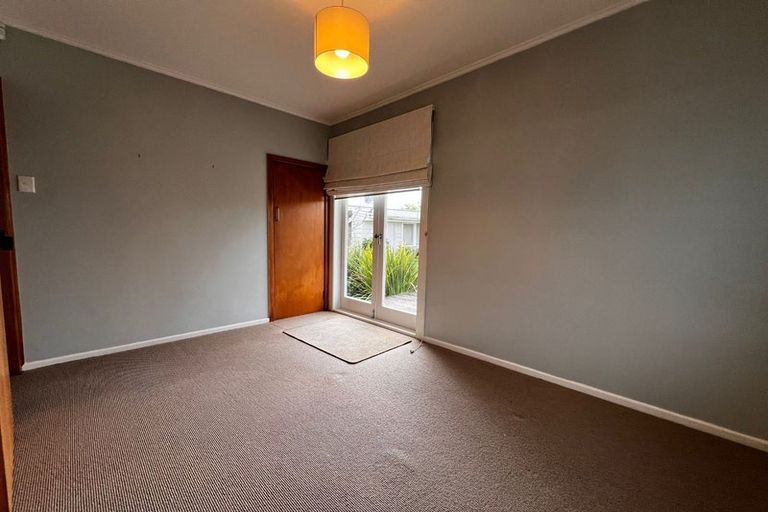 Photo of property in 33 Durham Street, Te Atatu Peninsula, Auckland, 0610