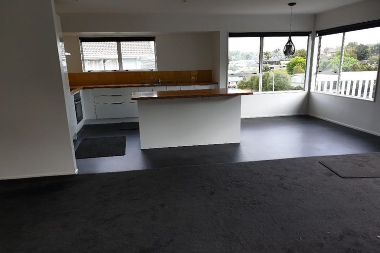 Photo of property in 34 Kemp Road, Massey, Auckland, 0614
