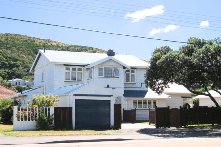 Photo of property in 180 The Parade, Island Bay, Wellington, 6023