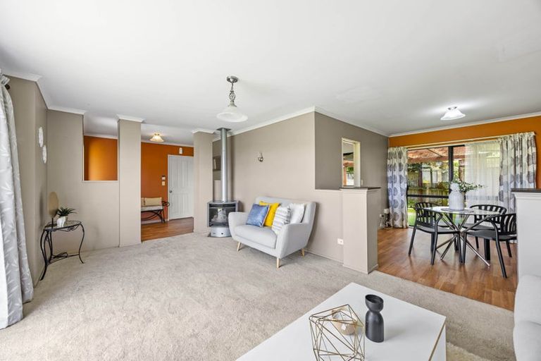 Photo of property in 19 Reybert Place, Massey, Auckland, 0614