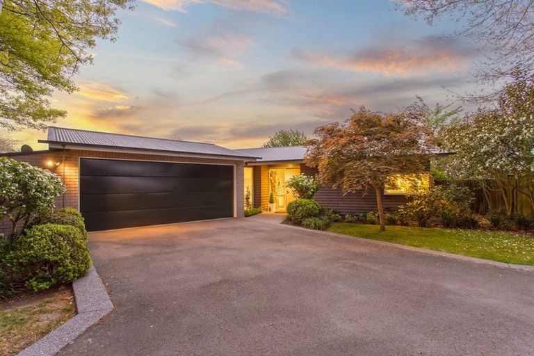 Photo of property in 112 Englefield Road, Northwood, Christchurch, 8051