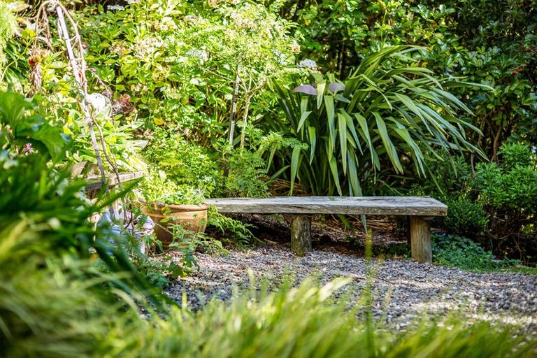 Photo of property in 52 Walter Road, Lowry Bay, Lower Hutt, 5013