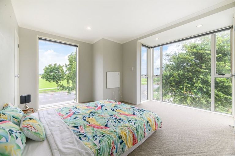 Photo of property in 1 Tarapiroe Avenue, Takanini, 2112