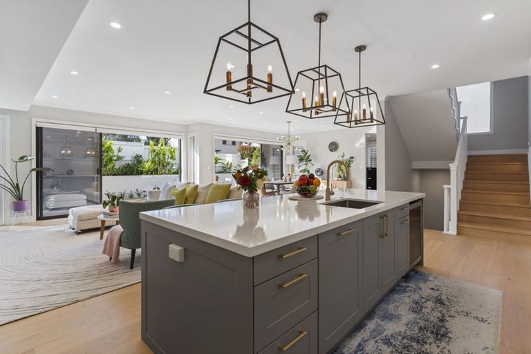 Photo of property in 6 Bevyn Street, Castor Bay, Auckland, 0620