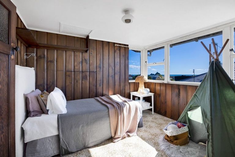 Photo of property in 4 Kitchener Terrace, Moturoa, New Plymouth, 4310