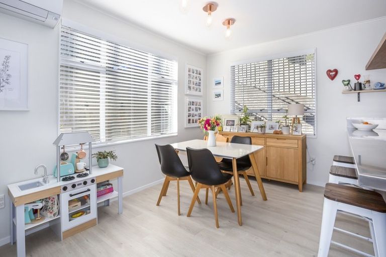 Photo of property in 1 The Spinney, Titahi Bay, Porirua, 5022