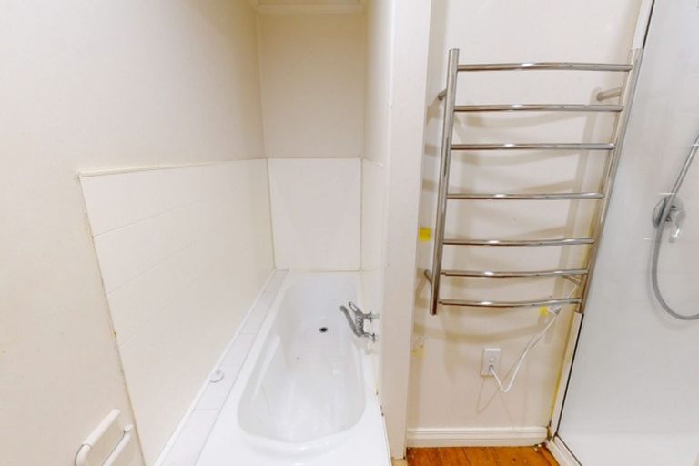 Photo of property in 26 Robert Street, Newlands, Wellington, 6037