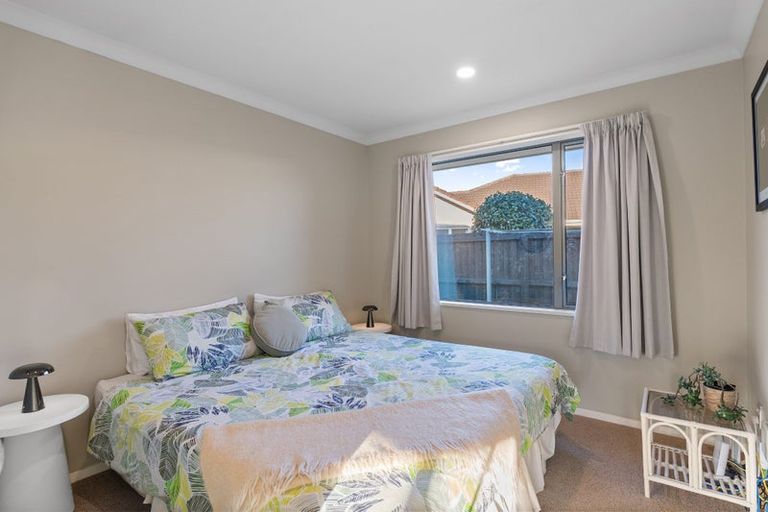 Photo of property in 4 Dinglebay Place, Casebrook, Christchurch, 8051