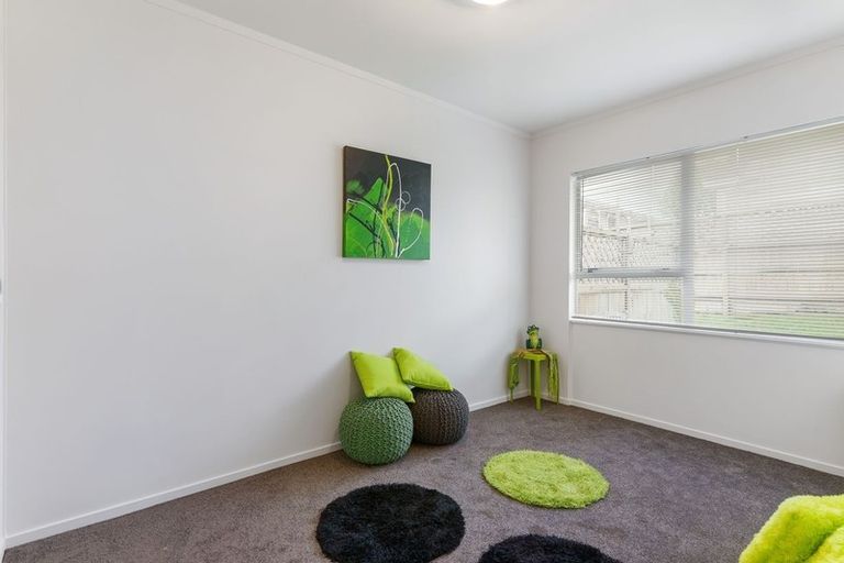 Photo of property in 1/38 Edmonton Road, Henderson, Auckland, 0612