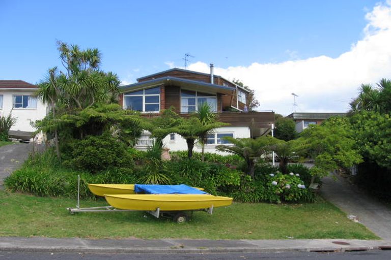 Photo of property in 20 Holt Avenue, Torbay, Auckland, 0630