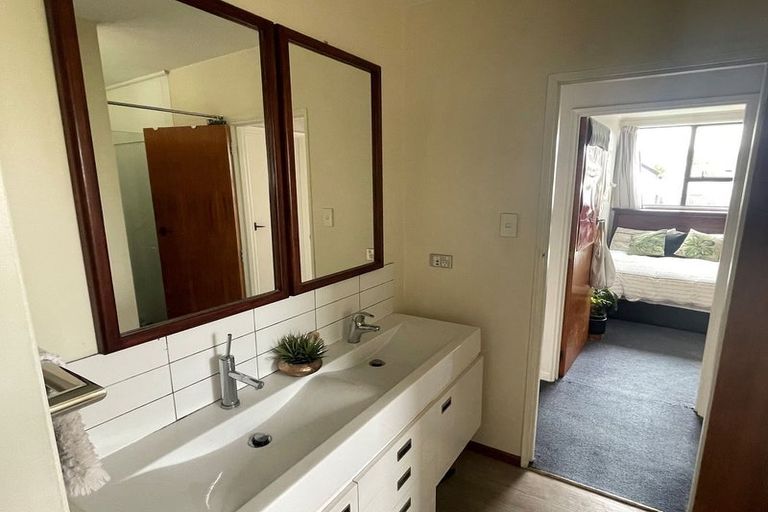 Photo of property in 2/43 Brockworth Place, Riccarton, Christchurch, 8011