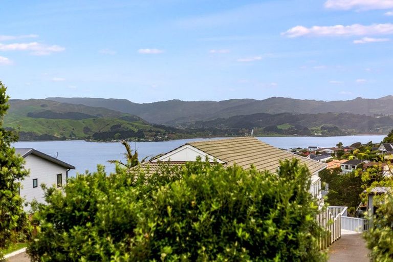 Photo of property in 129 Kahu Road, Paremata, Porirua, 5024