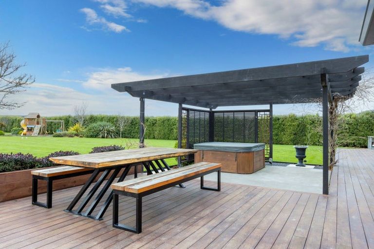 Photo of property in 28 Landsborough Drive, Darfield, 7571