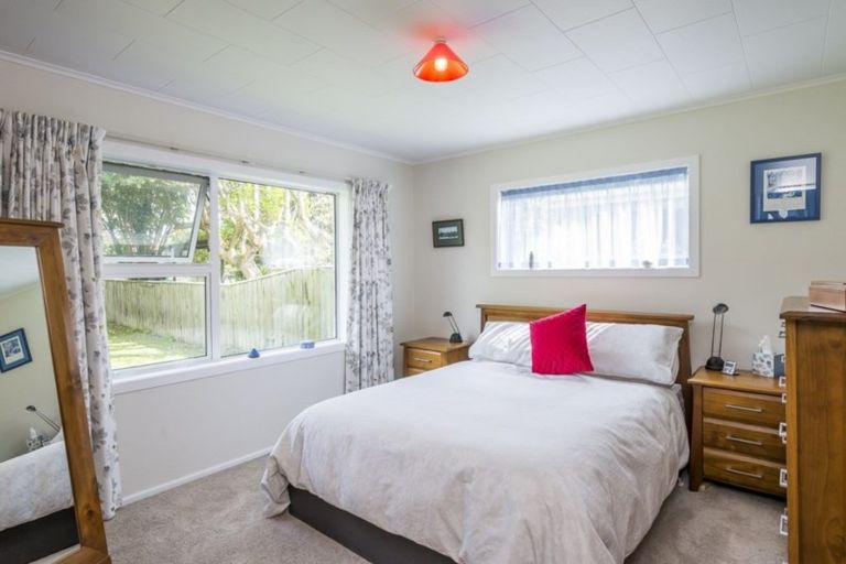 Photo of property in 15 Koromiko Road, Waikanae, 5036