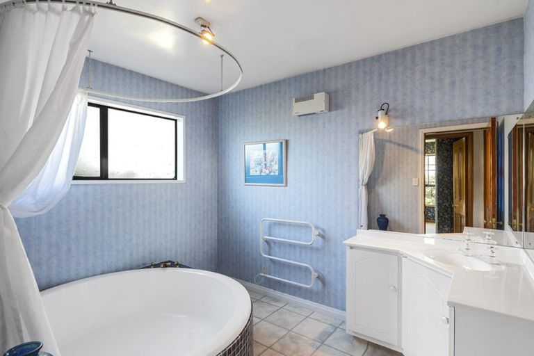 Photo of property in 19b Kingham Place, Avonhead, Christchurch, 8042
