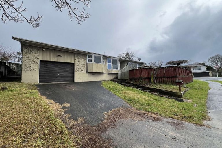 Photo of property in 1 Mirrabooka Avenue, Botany Downs, Auckland, 2010