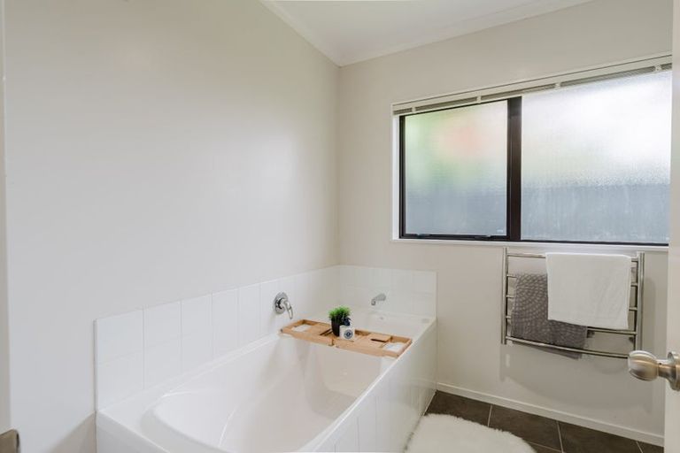 Photo of property in 17 Burgundy Court, Rototuna, Hamilton, 3210