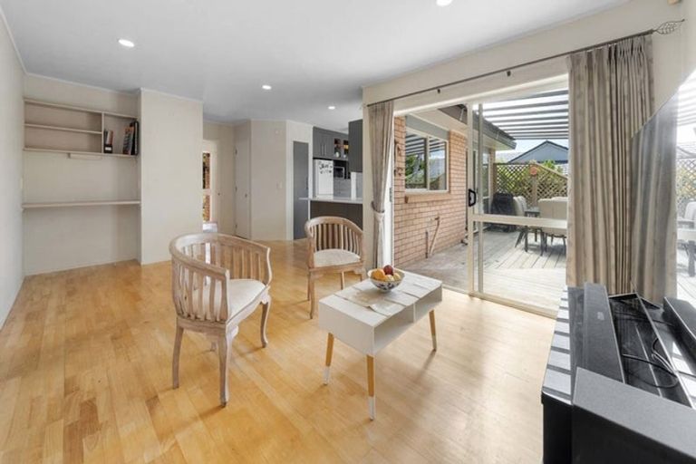 Photo of property in 18 Amberwood Drive, Northpark, Auckland, 2013