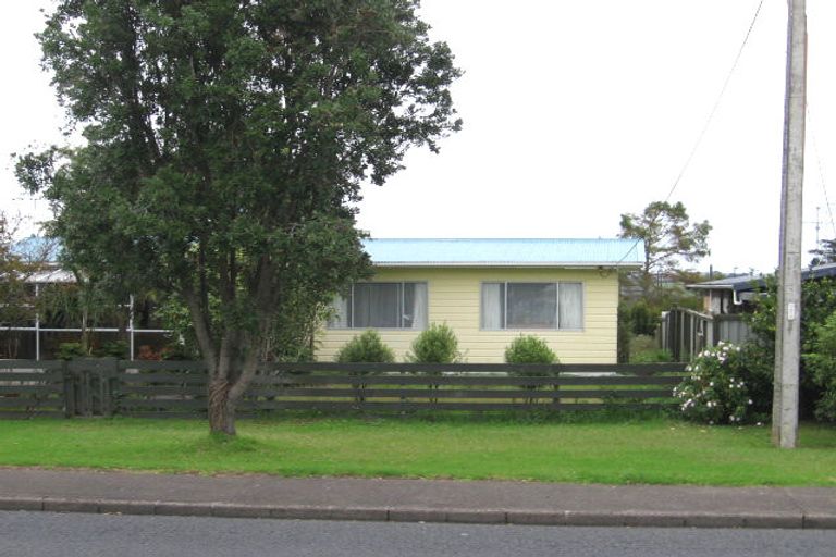 Photo of property in 490c Don Buck Road, Massey, Auckland, 0614