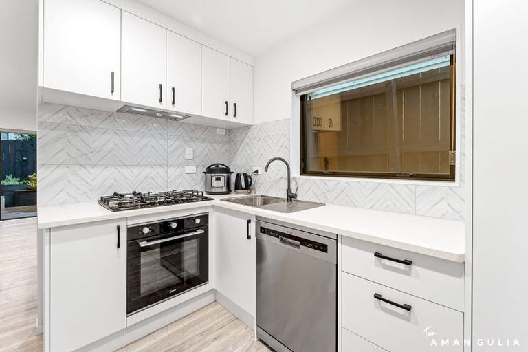 Photo of property in 21b Craigbank Avenue, New Lynn, Auckland, 0600