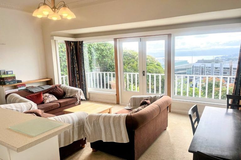 Photo of property in 2 Springfield Terrace, Kelburn, Wellington, 6012