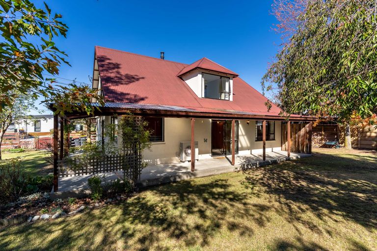Photo of property in 33 Braemar Place, Twizel, 7901