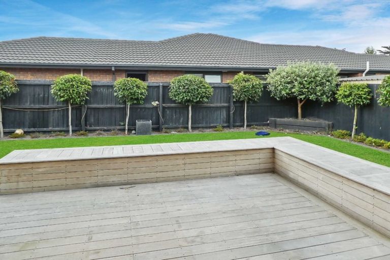 Photo of property in 6 Papaumu Green, Parklands, Christchurch, 8083